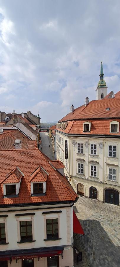 Extralarge Queen Room In The Heart Of Bratislava With Terrace Bagian luar foto