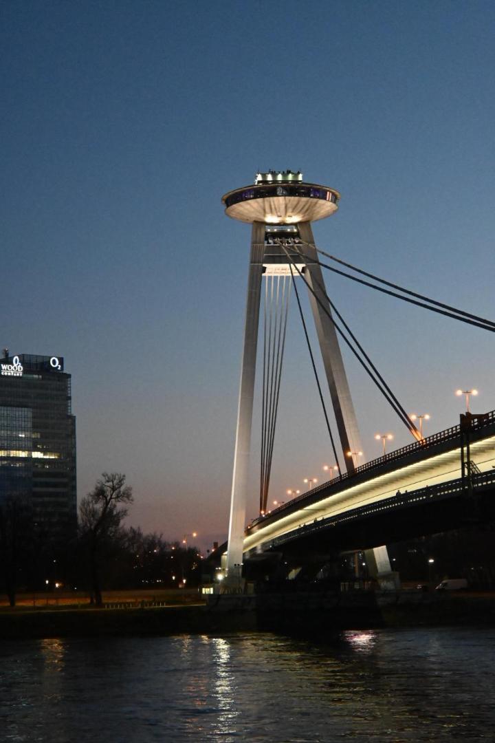 Extralarge Queen Room In The Heart Of Bratislava With Terrace Bagian luar foto