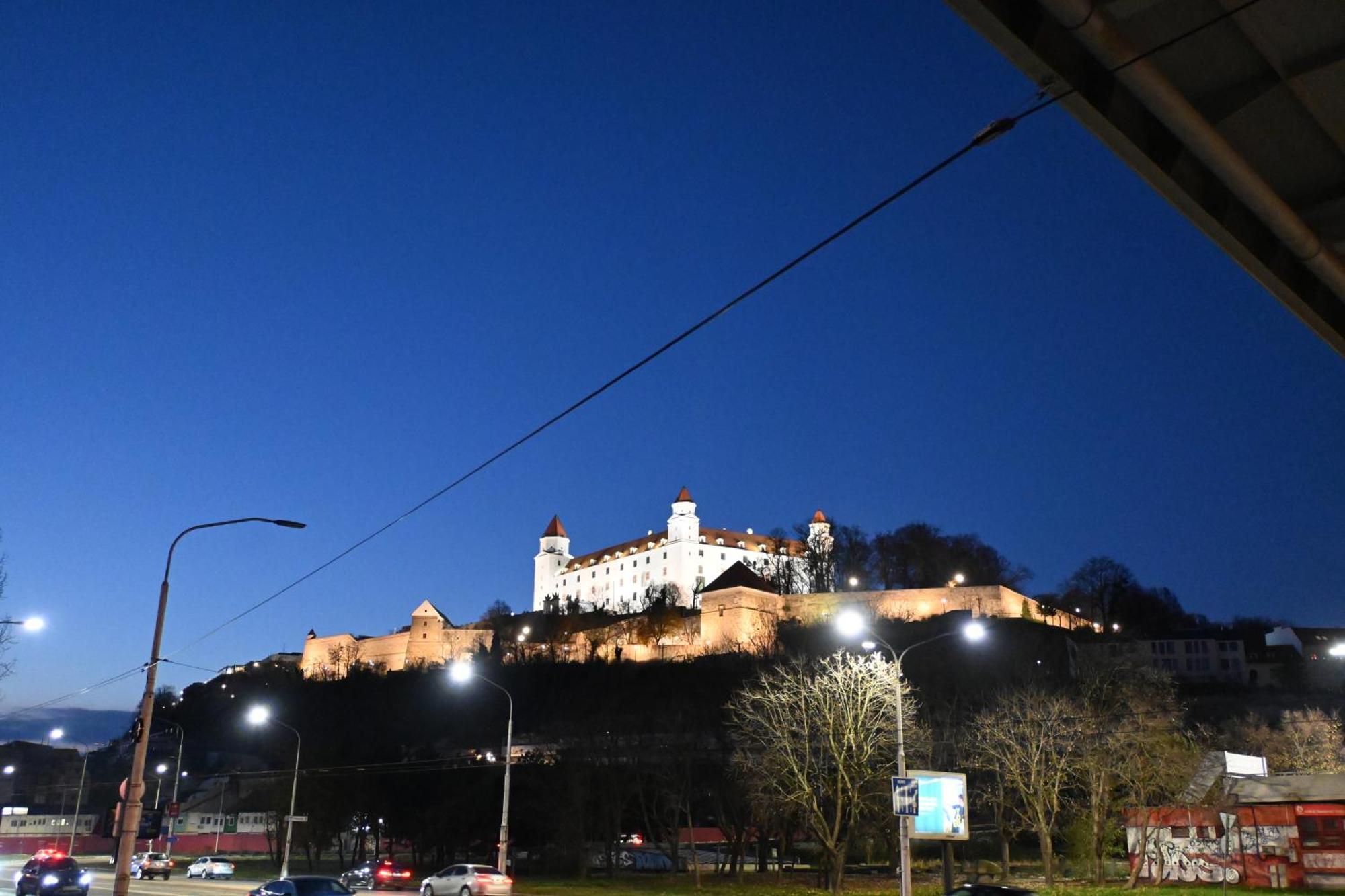 Extralarge Queen Room In The Heart Of Bratislava With Terrace Bagian luar foto