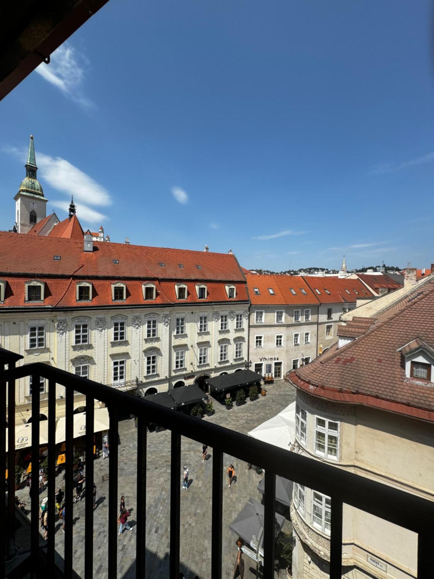 Extralarge Queen Room In The Heart Of Bratislava With Terrace Bagian luar foto