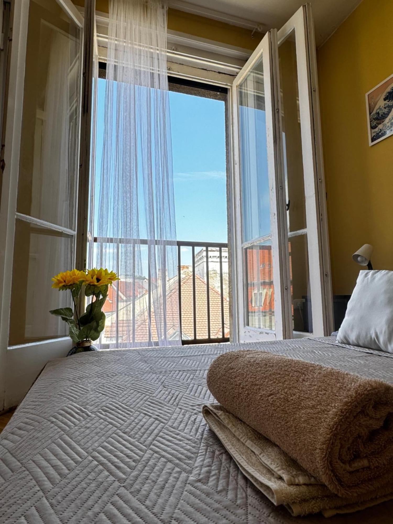 Extralarge Queen Room In The Heart Of Bratislava With Terrace Bagian luar foto