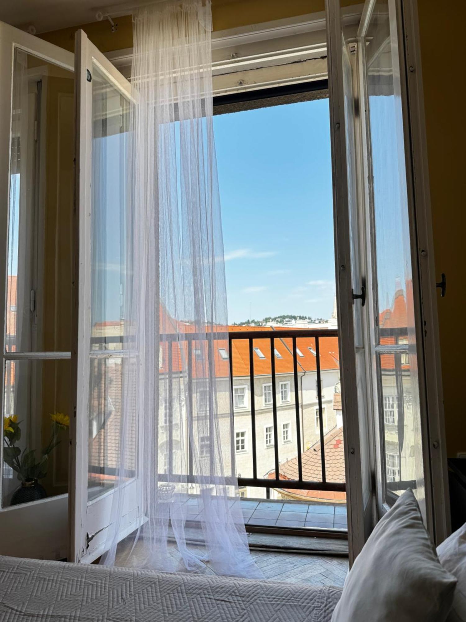 Extralarge Queen Room In The Heart Of Bratislava With Terrace Bagian luar foto