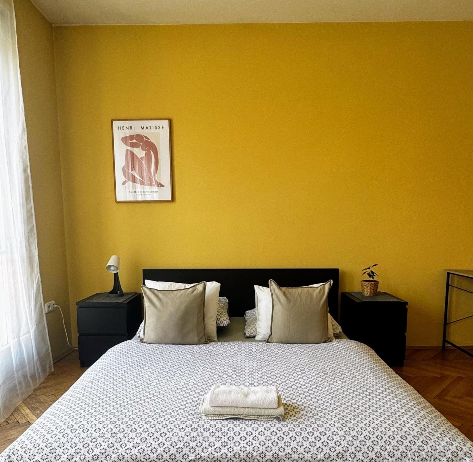 Extralarge Queen Room In The Heart Of Bratislava With Terrace Bagian luar foto