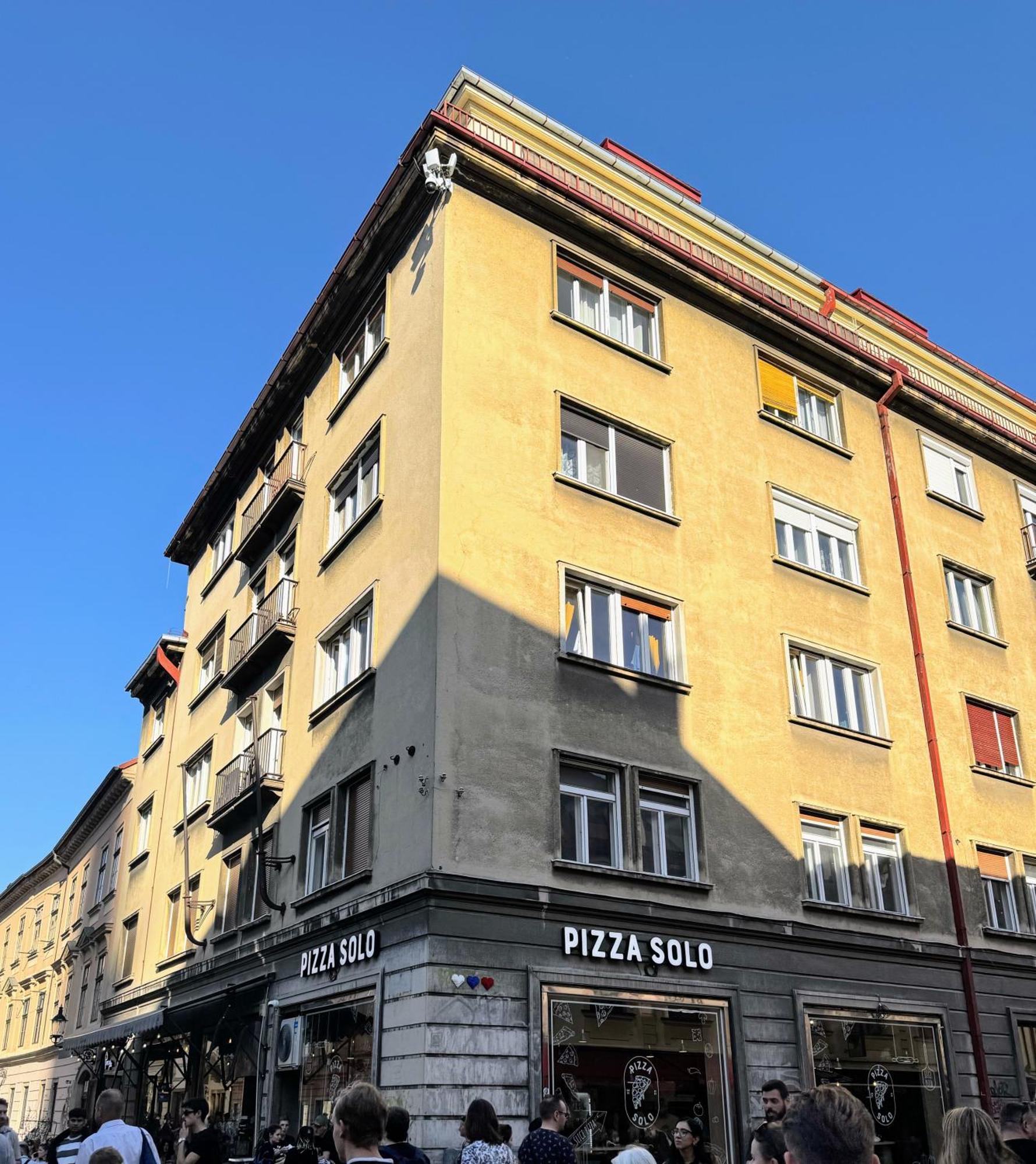 Extralarge Queen Room In The Heart Of Bratislava With Terrace Bagian luar foto